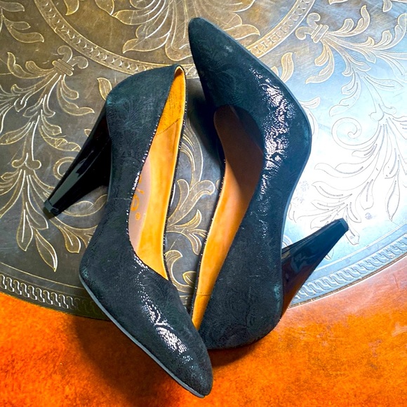 Nichole Black Tapestried Pumps Size 10 - Picture 4 of 11